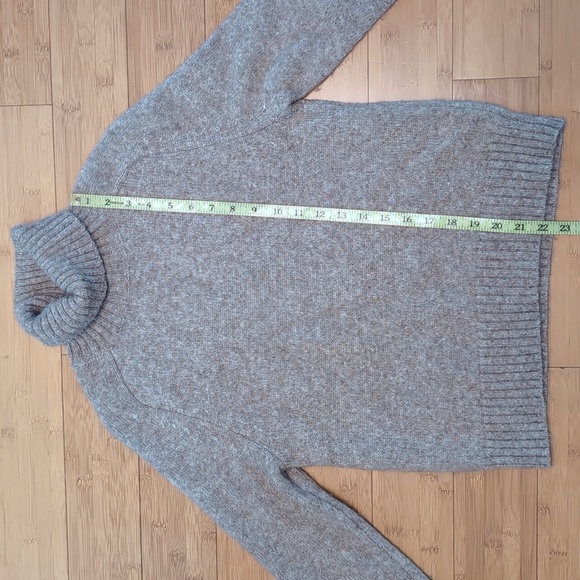 Nili Lotan Baby Alpaca Wool Blend Tan Knit Turtleneck Sweater Size Small - Picture 5 of 7